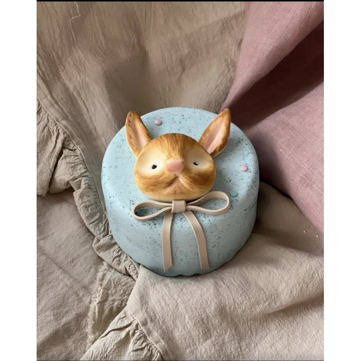 Custom birthday cake – Artisan layer cake Brussels, Wooly Pâtisserie