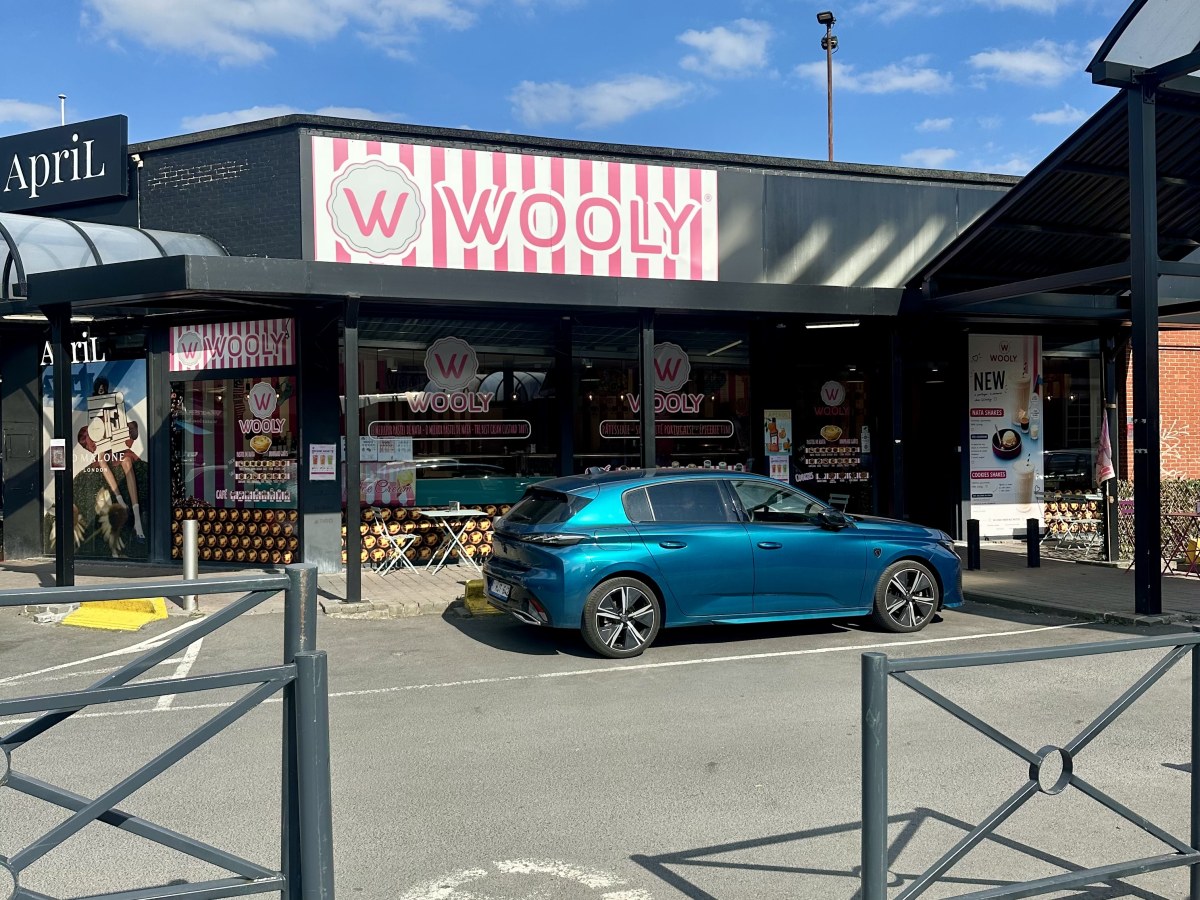 Storefront of the Wooly shop on Chaussee de Bruxelles in Waterloo